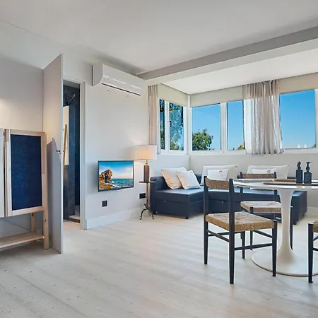 Luminoso Loft Con Piscina En Puerto Banus 马尔韦利亚