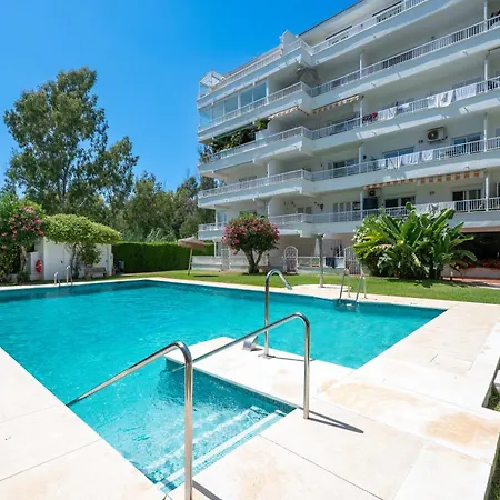 Apartmán Luminoso Loft Con Piscina En Puerto Banus